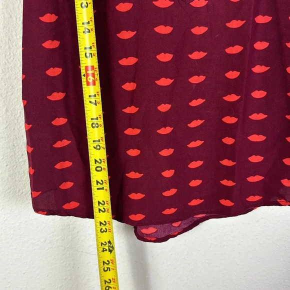 Anthropologie Maeve Burgundy Sleeveless Lips Print Sweetheart Blouse Top Size 0 - Picture 8 of 9